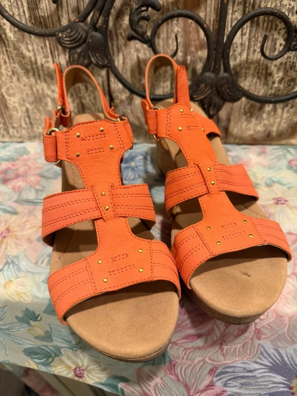 Clarks Wedges  vibrant orange Annadel Orchid Wedge Sandals strappy leather sz 9